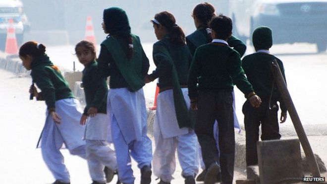 Дети бегут из школы