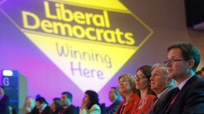 Ник Клегг (крайний справа) на осенней партийной конференции Lib Dem