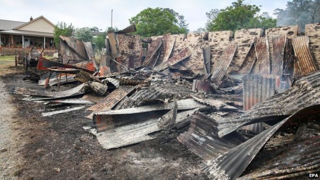 Сгоревшие остатки имущества в Гумерача, Аделаида-Хиллз, Австралия, 04 января 2015 г.