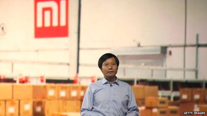 Генеральный директор Xiaomi Лэй Цзюнь выступает во время презентации продукта