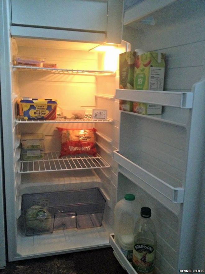 Полупустой холодильник