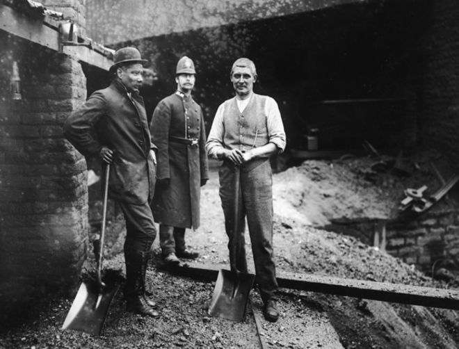 Бастующие шахтеры в Тонипанди, Южный Уэльс, 1910 год