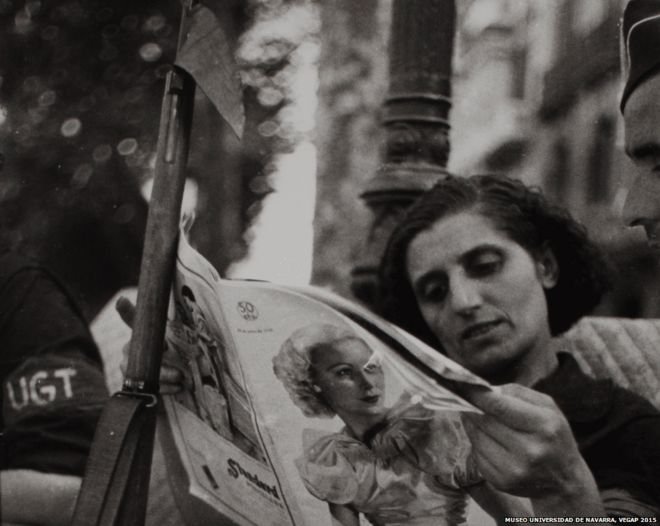 Роберт Капа, Барселона, 1936 г .: лояльная военная женщина