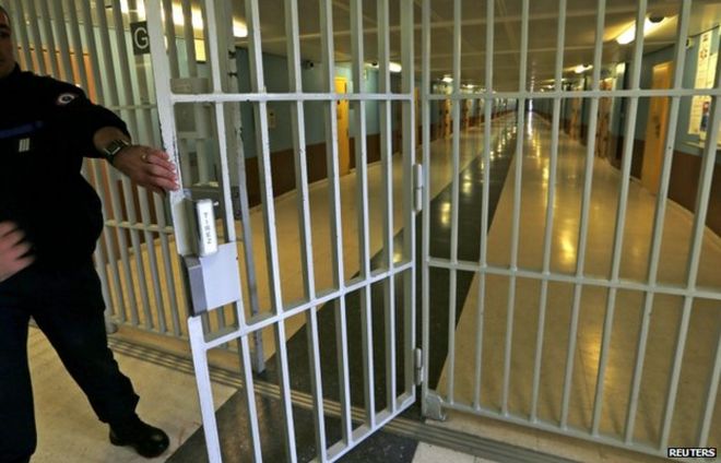 Флери Мерогис - крупнейшая в Европе тюрьма, в которой содержится около 4000 заключенных