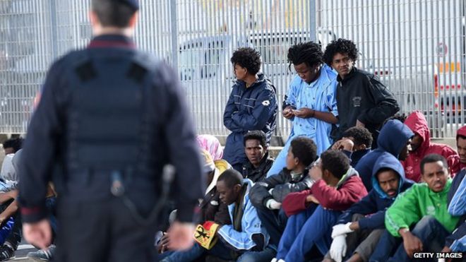 Мигранты в Лампедузе