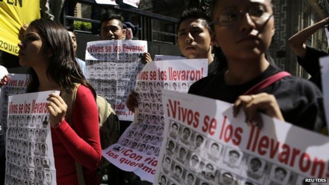 Марш за пропавших мексиканских студентов в Мехико. Файл фотографии