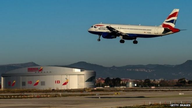 Самолет, которым управляет British Airways, приземляется в Aena и управляет Барселоной