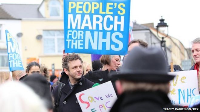 Майкл Шин на марше NHS