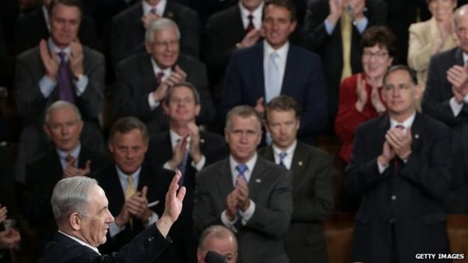 Премьер-министр Израиля Биньямин Нетаньяху признает аплодисменты после выступления на совместном заседании Конгресса США в зале Палаты представителей в Капитолии США во вторник