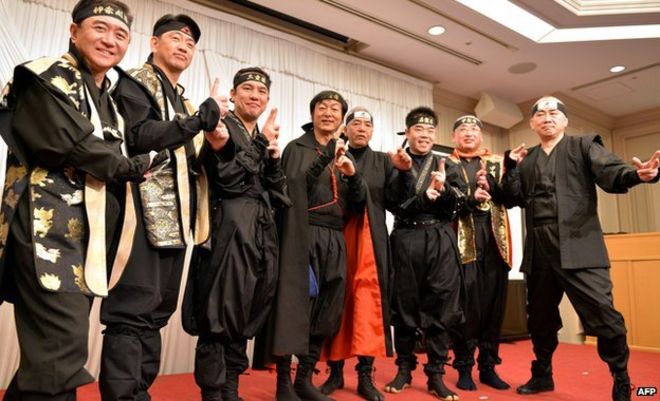 Члены Совета ниндзя в своих костюмах ниндзя