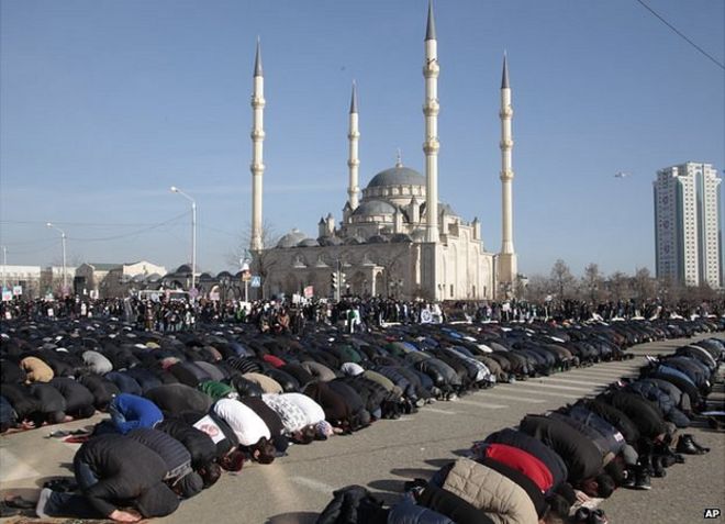 Молитвы в центральной мечети, Грозный, 19 января 15