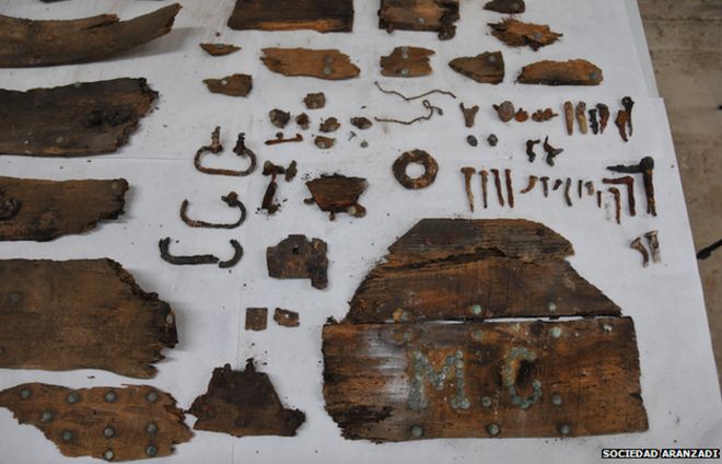 Инициалы M.C и другие части коробки найдены в монастыре в январе 2015 года