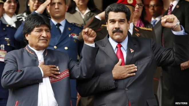 Президент Венесуэлы Николас Мадуро (справа) и президент Боливии Эво Моралес (слева) на саммите альянса в Каракасе 17 марта 2015 года.