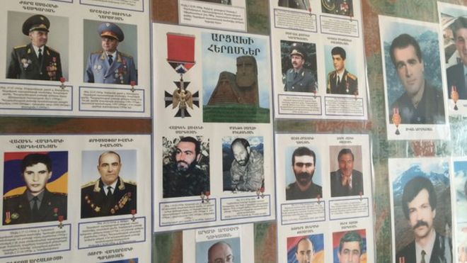 Школьный плакат с изображением армянских ветеранов и героев карабахской войны