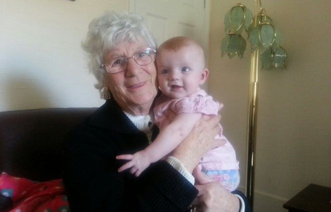 Бренда Дакрес и ее внучка