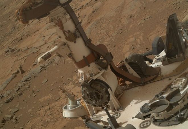 Мачта и палуба Curiosity, где расположены датчики REMS