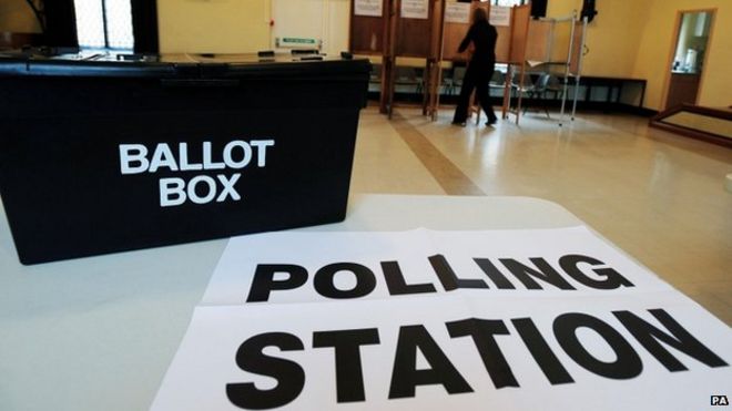 Избирательный участок в Market Hall в Swadlincote, Дербишир