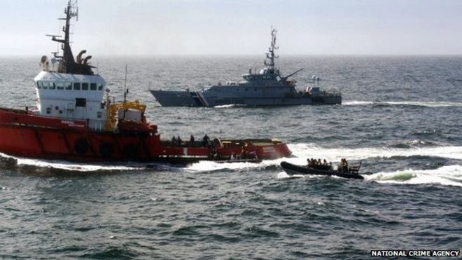 Хамал был перехвачен фрегатом Королевского флота HMS Somerset и резаком пограничных войск Valiant