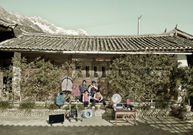 Лу Qunzhi со своей семьей и имуществом