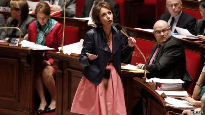Министр Франции по социальным вопросам, здравоохранению и правам женщин Марисоль Турен выступает во время вопросов на заседании правительства в Национальном собрании в Париже 17 марта 2015 года