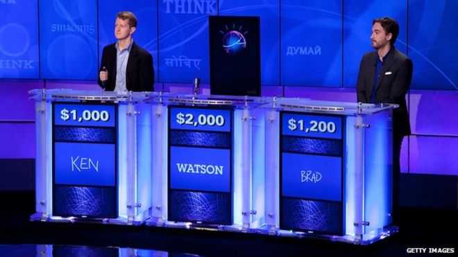 IBM Computer Watson (в центре) участвует в американской викторине Jeopardy