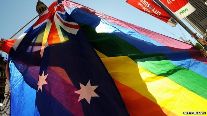 Протестующий во время марша за права геев через Сидней