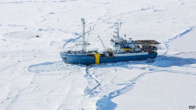 Норвежское исследовательское судно Lance в 83 градусах северной широты в Северном Ледовитом океане