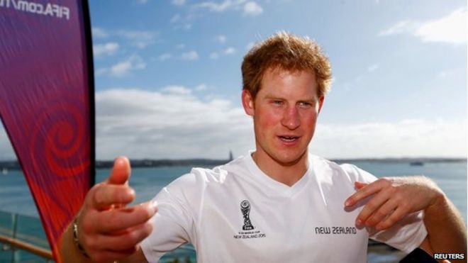 Принц Гарри помогает рекламировать чемпионат мира по футболу среди юношей до 20 лет в Новой Зеландии