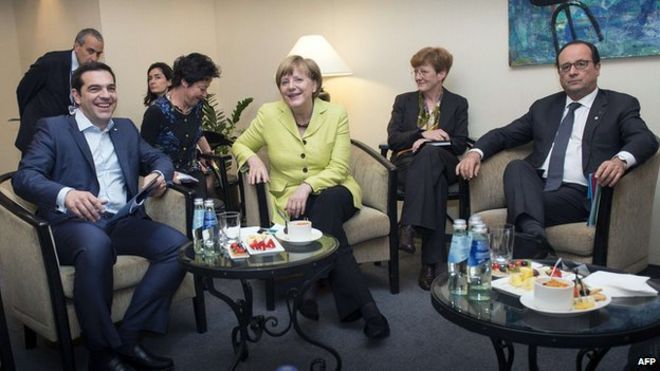 Канцлер Германии Ангела Меркель, президент Франции Франсуа Олланд и премьер-министр Греции Алексис Цпирас (слева) встретились в Риге