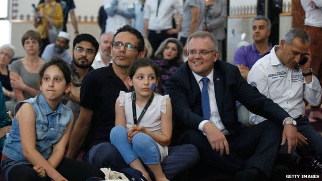Министр социального обеспечения Австралии Скотт Моррисон на дне открытых дверей в мечетях Австралии