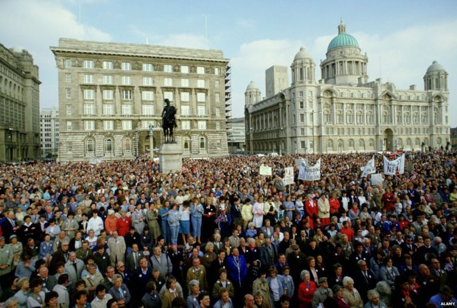 Протестующие в Ливерпуле в 1985 году