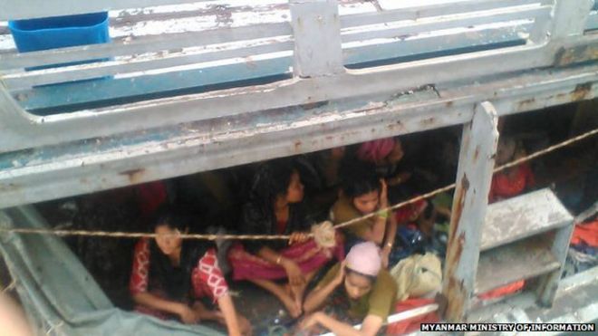 Изображение лодки-мигранта, которую Мьянма сообщает, что ее подняли 29 мая 2015 года, опубликовано на странице Министерства информации Мьянмы в Facebook