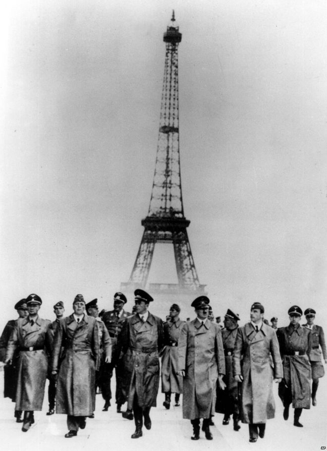 Гитлер гуляет по Парижу, 1940