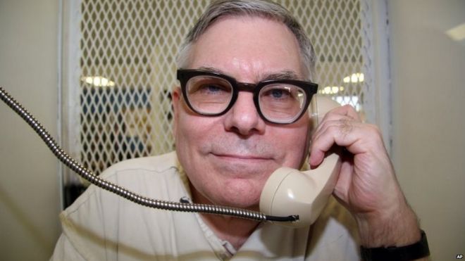 Заключенный в камере смертников в Техасе Лестер Бауэр сфотографирован 20 мая.