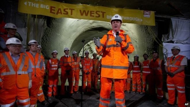 Премьер-министр Дэвид Кэмерон на станции Crossrail Farringdon