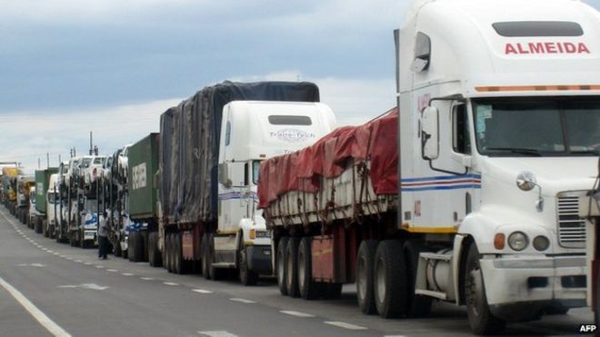 Trucks at the South Africa-Zimbabwe border (Archive shot)