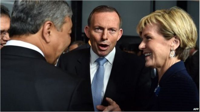 Премьер-министр Австралии Тони Эбботт и министр иностранных дел Джули Бишоп в Сиднее (11 июня 2015 года)