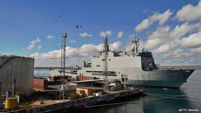 Снимок сделан 6 мая 2015 года на французской военной базе в Джибути с изображением испанского военного корабля La Galicia