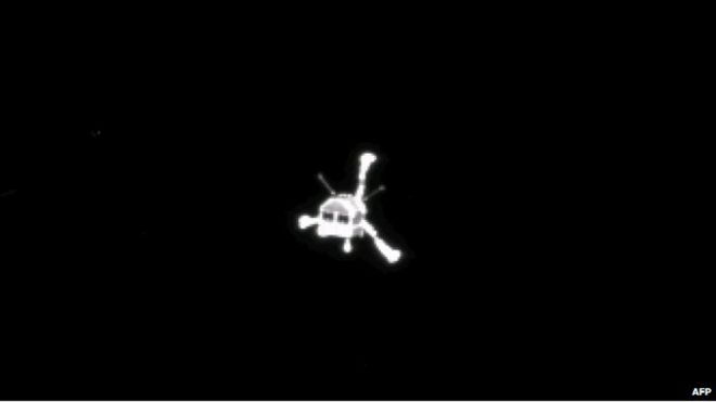 Спускаемый аппарат Philae после отделения, захваченный узкоугольной камерой Rosettas OSIRIS