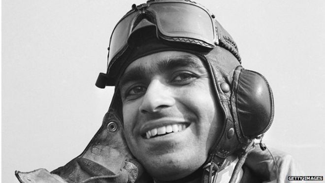 1941: Пилот ВВС Индии из Пенджаба в Англии.