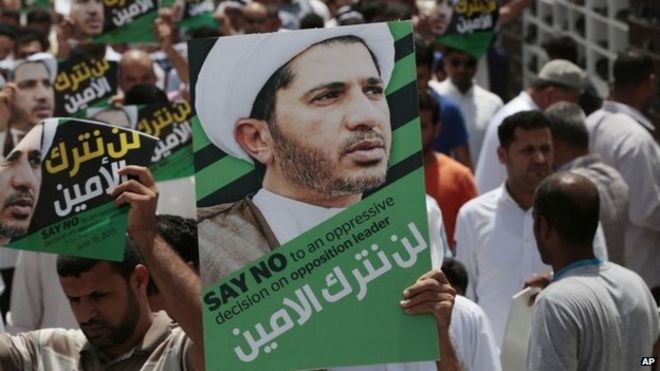 Марш в поддержку заключенного в тюрьму лидера оппозиции шейха Али Салмана 12 июня 2015 года в Бахрейне.