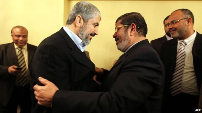 Политический лидер ХАМАС Халед Мешаал встречается с Мохаммедом Мурси в январе 2012 года