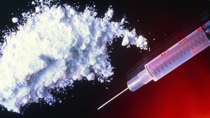 Heroin powder and syringe