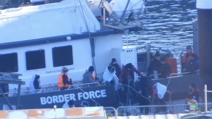 Border Force bringing migrants to shore