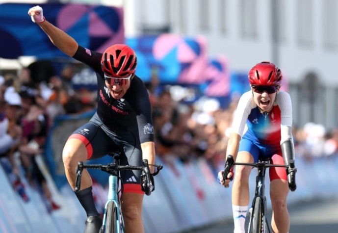 Sarah Storey celebrates winning the road race at the Paralympics