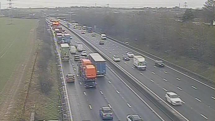 M5 closed as cattle trailer overturns near Droitwich BBC News