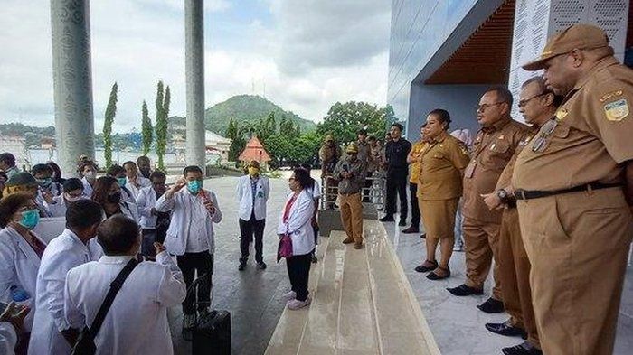 Gubernur Papua dalam Kondisi Kesehatan yang Memprihatinkan