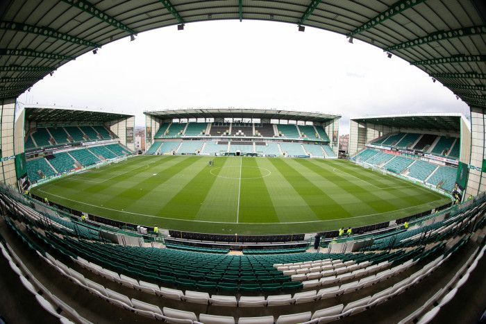 Friday night football a sell-out under Easter Road lights - BBC Sport
