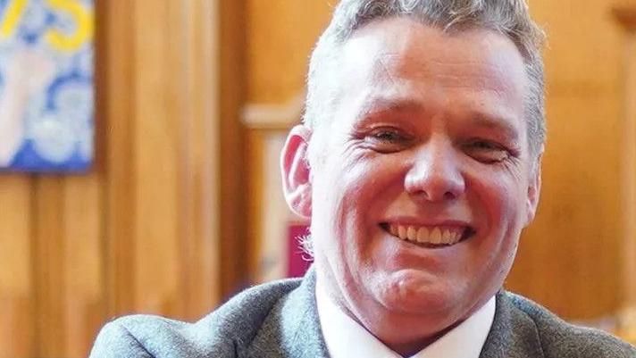 Barking and Dagenham Council leader cleared of misconduct allegation ...