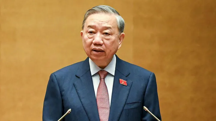 To Lam standing at a podium during the General Assembly session